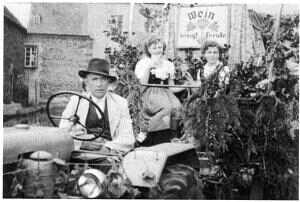 Historisches Foto Winzer beim Festumzug